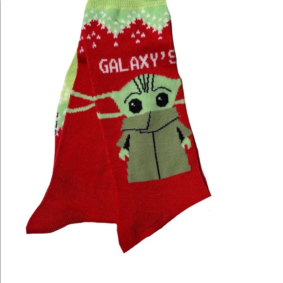 Star Wars Mandalorian The Child Holiday “Galaxy’s Greetings” Adult Crew Sock Pr. - Picture 2 of 3